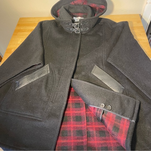 Coach New York Black Wool Blend w Black Leather Trim Hooded Cape - Picture 2 of 11